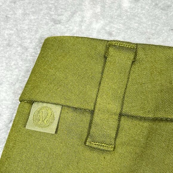 Lululemon Commission Classic-Fit Short 9" Oxford in Juniper Green Size 38 EUC - Picture 8 of 11